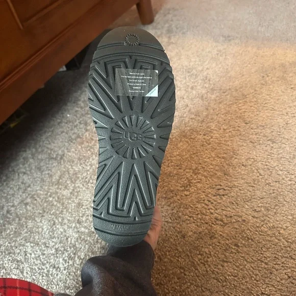 NWT UGG Classic Short II black boot - women’s size 9 - Picture 7 of 10